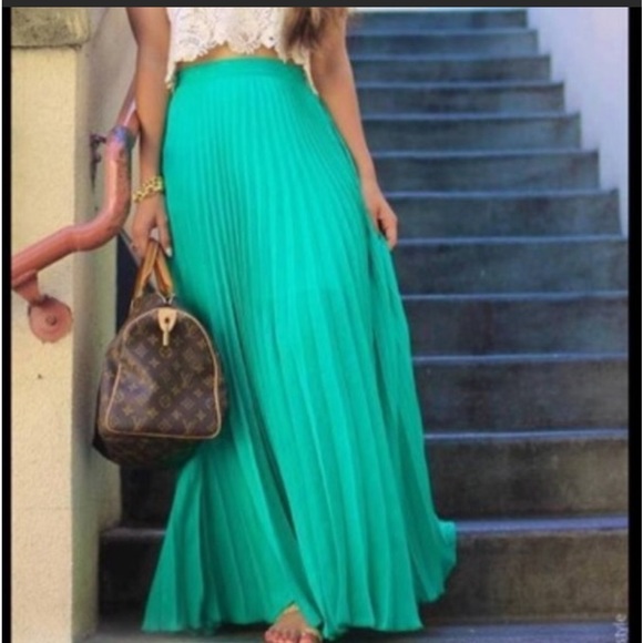 Sabine Dresses & Skirts - NWT Sabine Green Pleated maxi skirt. Size Large